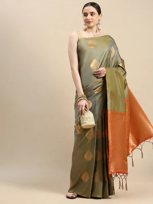 Banarasi_Silk_New_Look_And_Heavy_Designer_Saree_With_Unstiched_Blouse_Piece